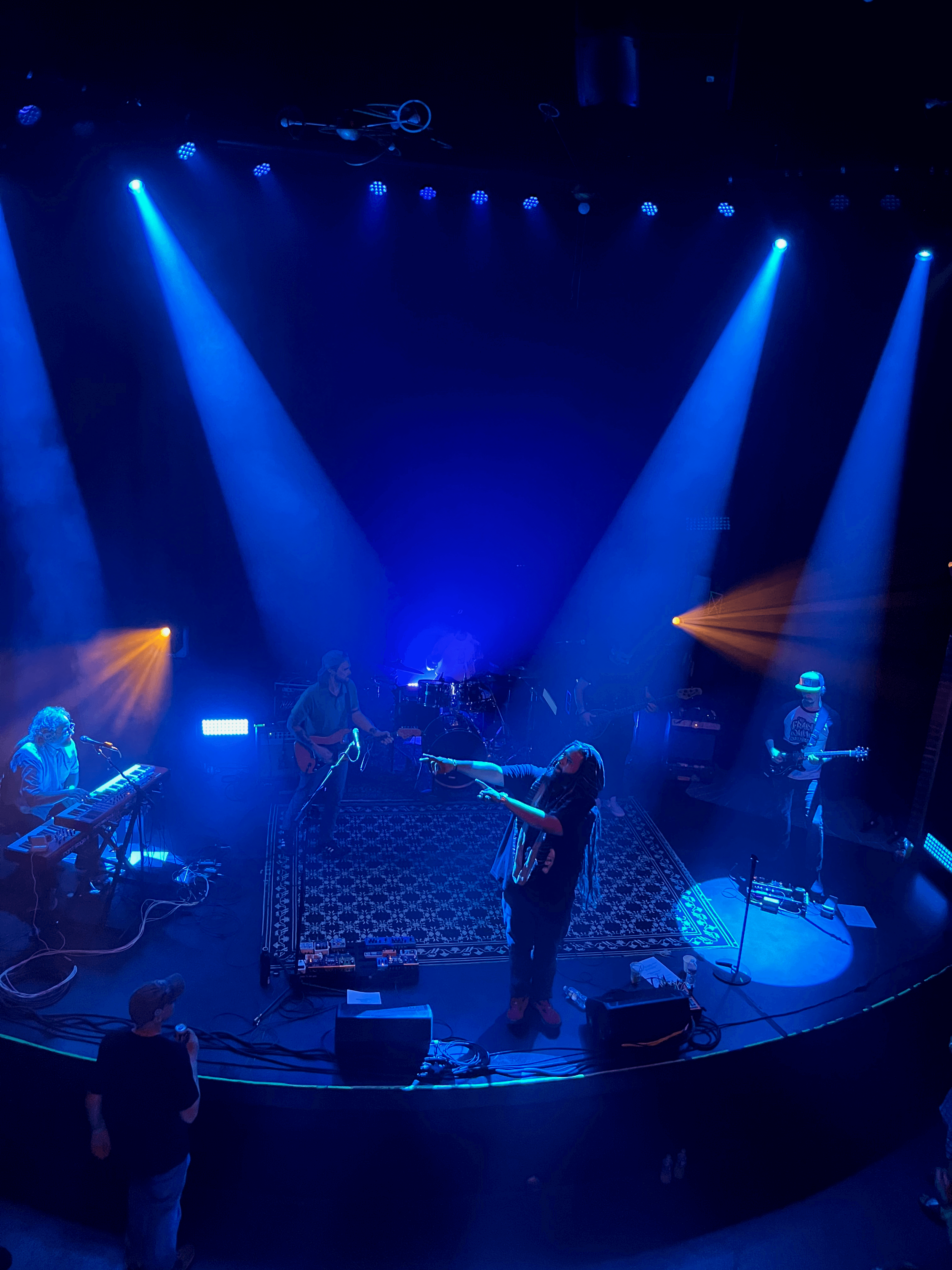 For the Grateful for Biggie show, Wallflower Event Design used expert concert lighting to create an electrifying atmosphere at The Thunderbird.