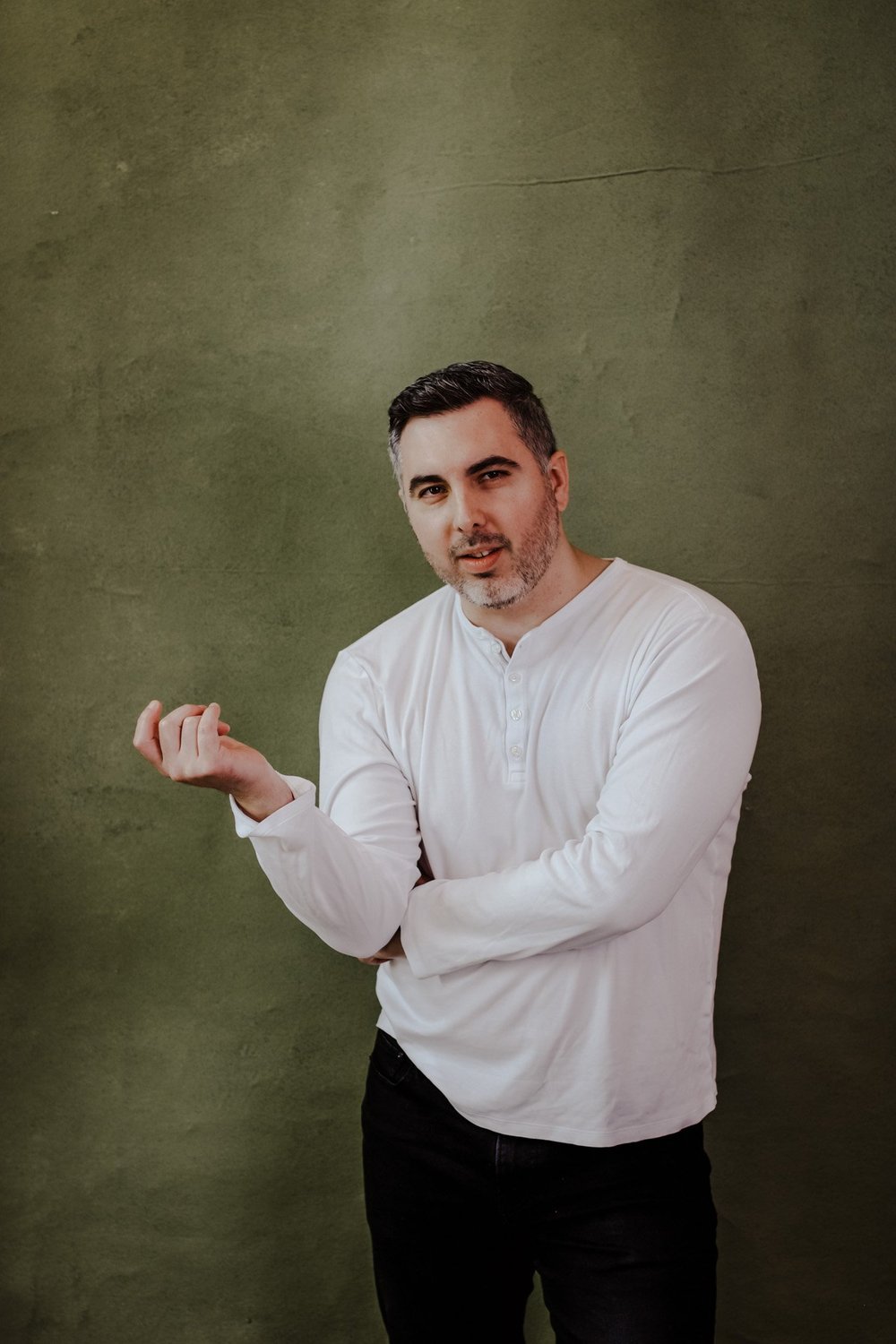 Gregory Salinas — About