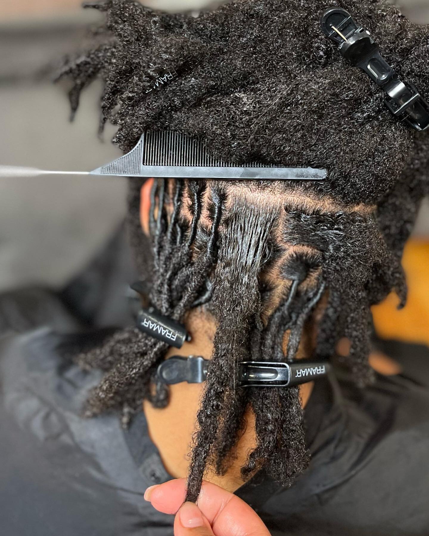 I&rsquo;m working on something 💫
.
✨Wash/conditioned 🥶
✨Retwist👌🏾
✨Styled ❤️&zwj;🔥
.
.Are you booking ⁉️

#locdgirlsummer #loclady #locstyles #locnation #locstyles#towergrove#locs