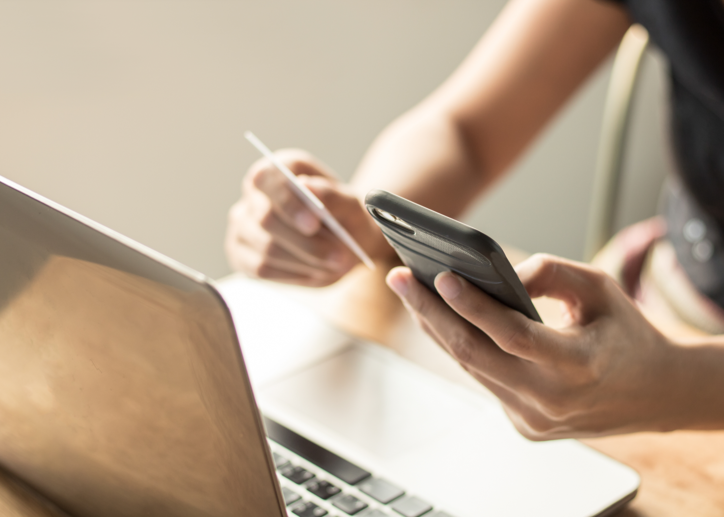 Online Shoppers See Rise in Delivery Fees Amid Middle East Conflict