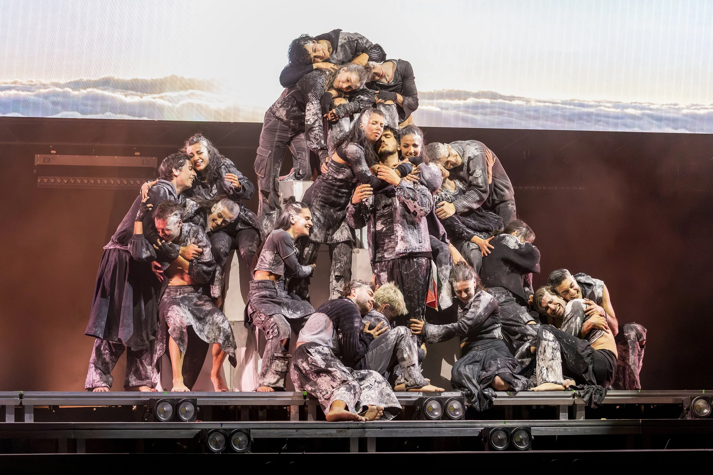Italy Bares Francesco Vignati - Eccellenza nel lighting design teatrale italiano
