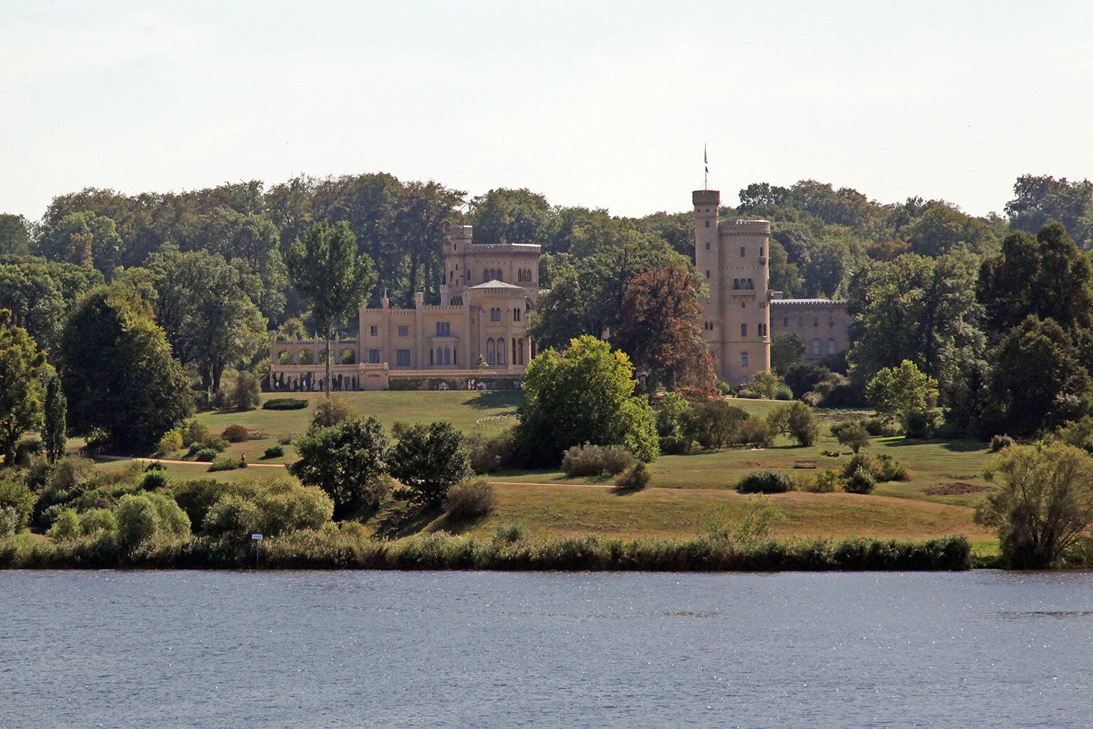 Potsdam Express Eine Halbtagsführung für alle, die kurz und knapp das Beste von Potsdam entdecken möchten: den Sanssouci Palast und seine Gärten, und alles über das Vermächtnis von Friedrich dem Großen.