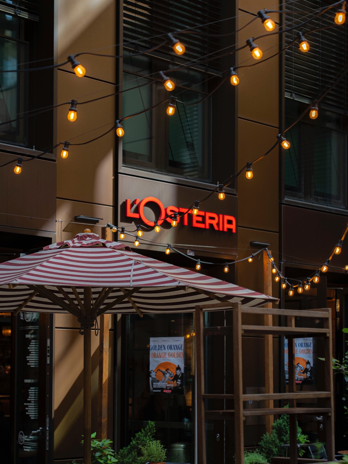 Ein richtig gutes Food-Angebot macht die Innenstadt nicht nur zum Treffpunkt, sondern zum Lieblingsort. 🙌🏽 Wer an die Neue Rothof denkt, denkt eben auch an leckeres Essen und entspannte Momente &ndash; wie hier bei l&lsquo;Osteria in der Junghofstr