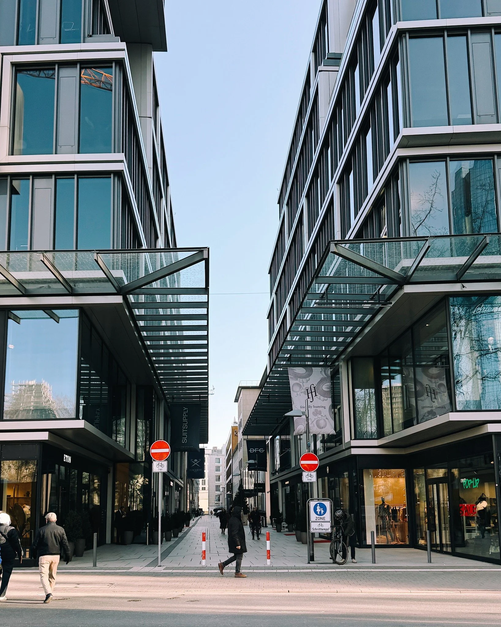 Wintersonne und City-Vibes. ❄☀
➖
#neuerothof #frankfurtdubistsowunderbar