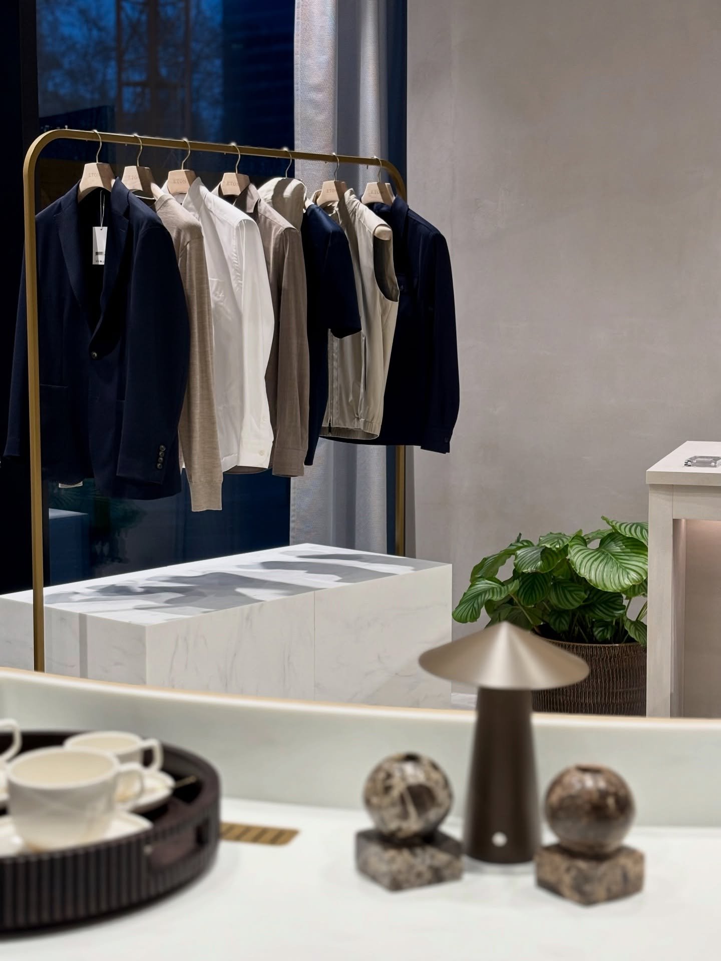 Zeitlose Eleganz trifft modernen Stil. 👔 @etonshirts ist unser neuester Zugang im Neuen Rothof. 
Perfektion bis ins Detail. ✨
➖
#neuerothof #frankfurtammain #frankfurtdubistsowunderbar