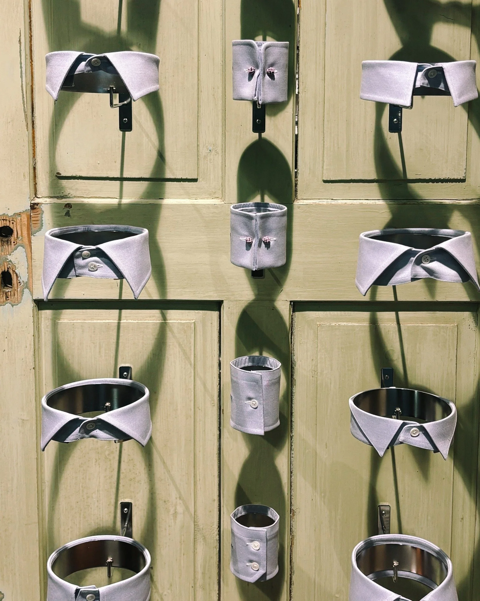 Auf die Details kommt es an, damit ein Outfit perfekt ist. Das wei&szlig; man bei @coveundco genau. 👔
➖
#neuerothof #frankfurtdubistsowunderbar