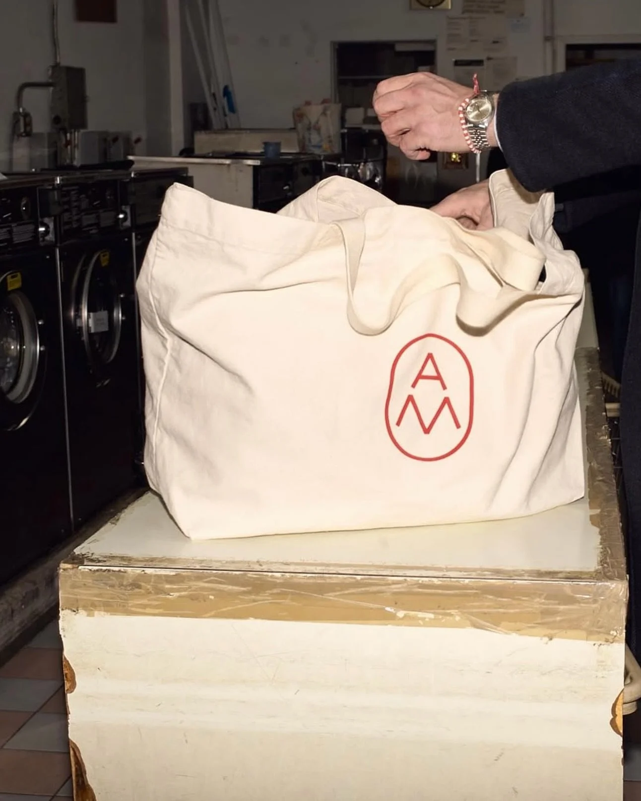 Wie, ihr wusstet noch nicht, dass es bei @antonmeyer auch Strandtaschen gibt? 🌊
&Uuml;berzeugt euch selbst!
➖ #neuerothof #frankfurtammain #frankfurtdubistsowunderbar