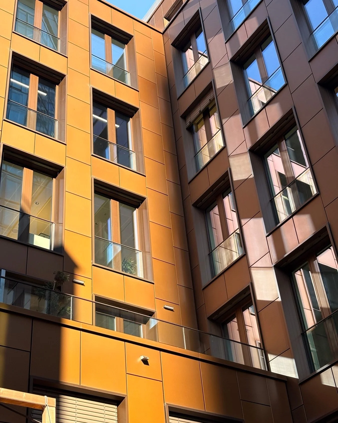 Golden Hour 🌅

➖
#neuerothof #frankfurtshopping #frankfurtdubistsowunderbar