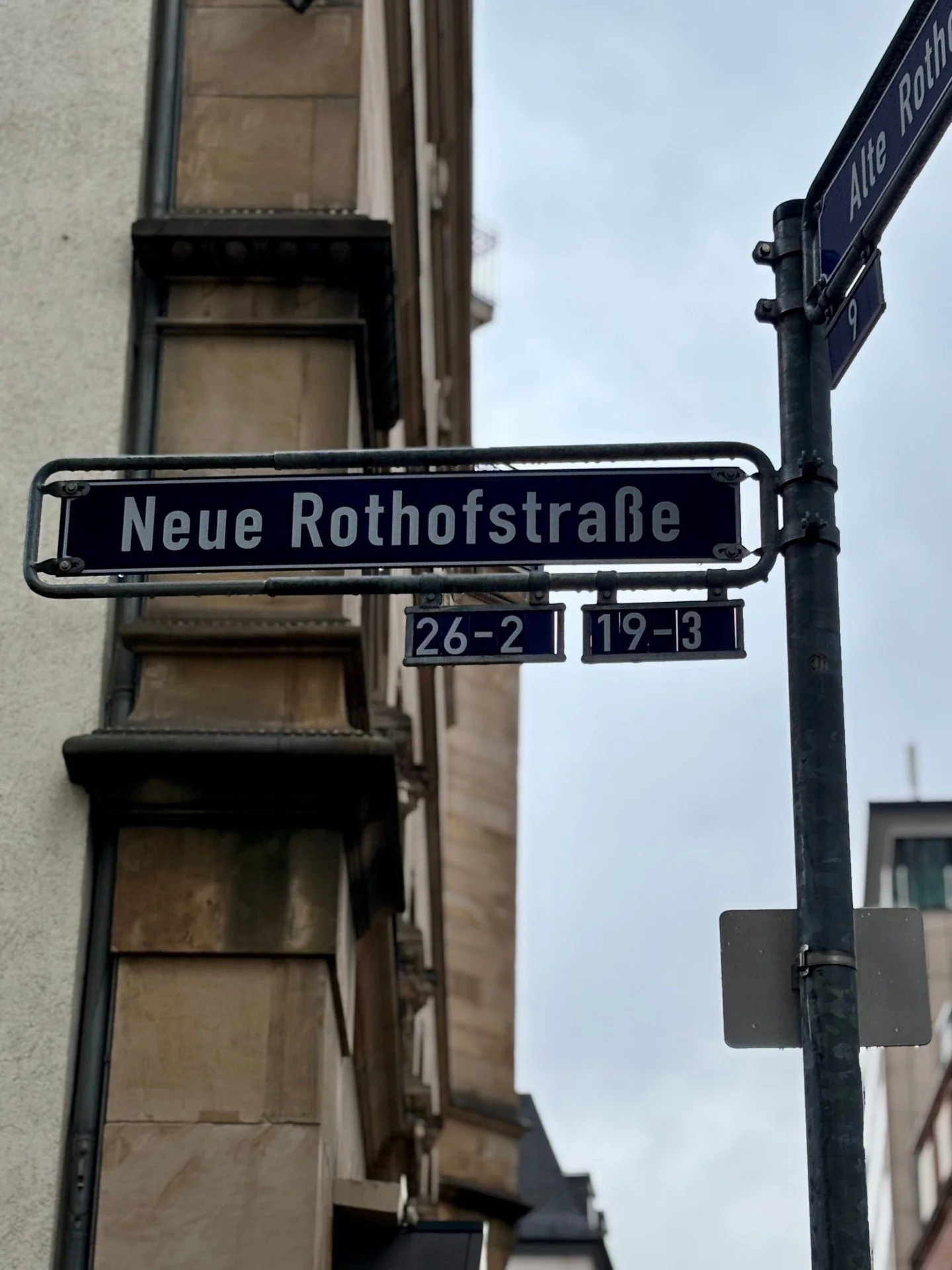 Alle Wege f&uuml;hren in die Neue Rothof 🌟

➖
#neuerothof #frankfurtammain #frankfurtdubistsowunderbar