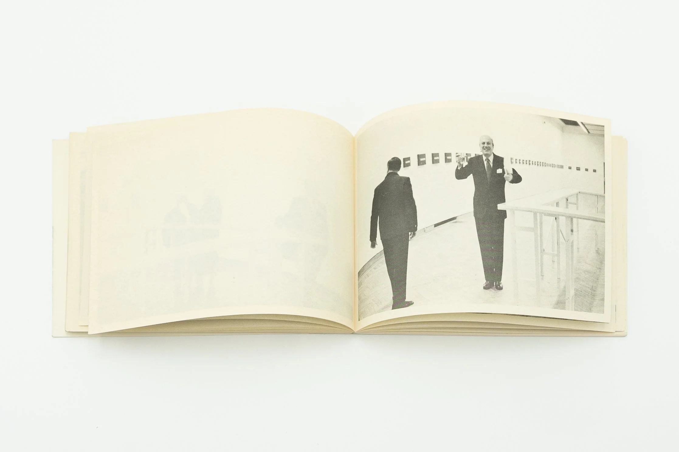 kawara-charlier-1975-vernissage5.jpg