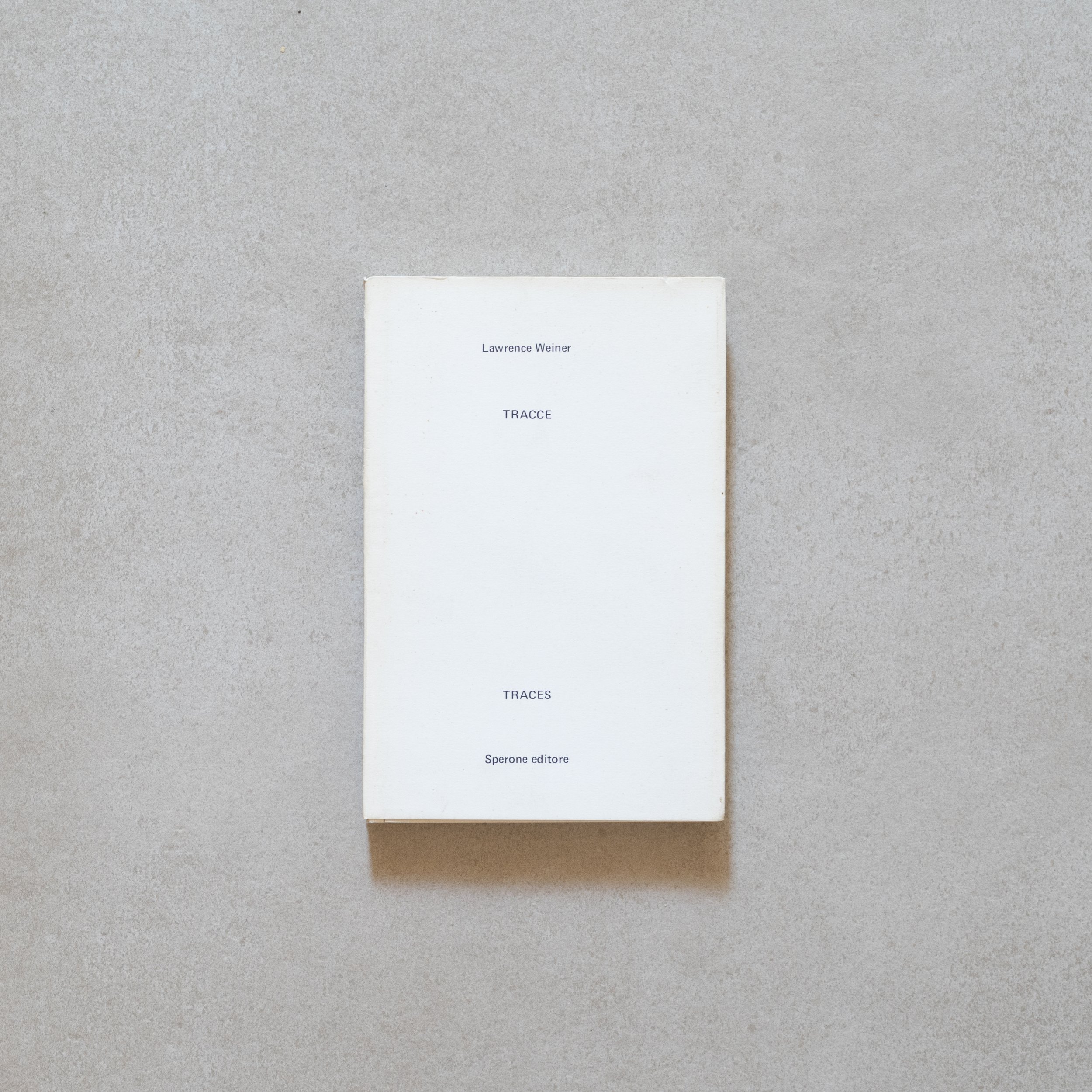 Lawrence Weiner / Tracce – Traces