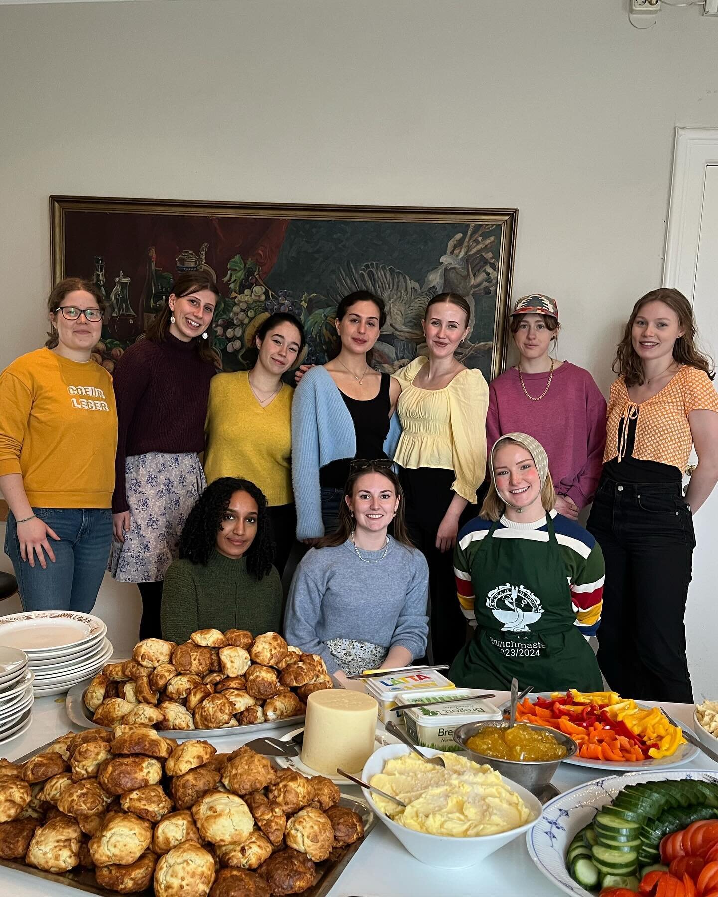 🌷🐣easter brunch🐣🌷
The spring spirit is finally here (if not in reality at least in our hearts) and that means easter is around the corner!☀️To greet the season, we had a little early easter brunch today at Locus with lots of scones, pancakes, egg
