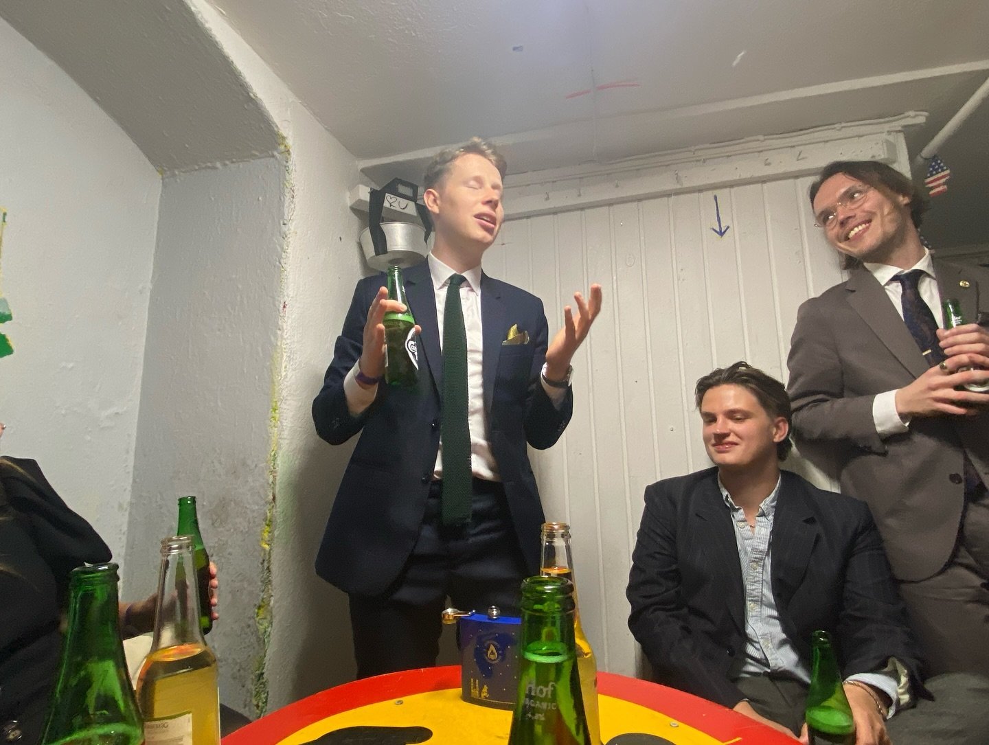 Vi har ocks&aring; med stor sorg tackat av v&aring;r favorit-Tobias. Tobias som var med och startade bandet och har varit en nyckelspelare sen dag 1. Vi kommer sakna ditt pianospel, dina st&auml;mmor din hembryggda &ouml;l men framf&ouml;r allt att f