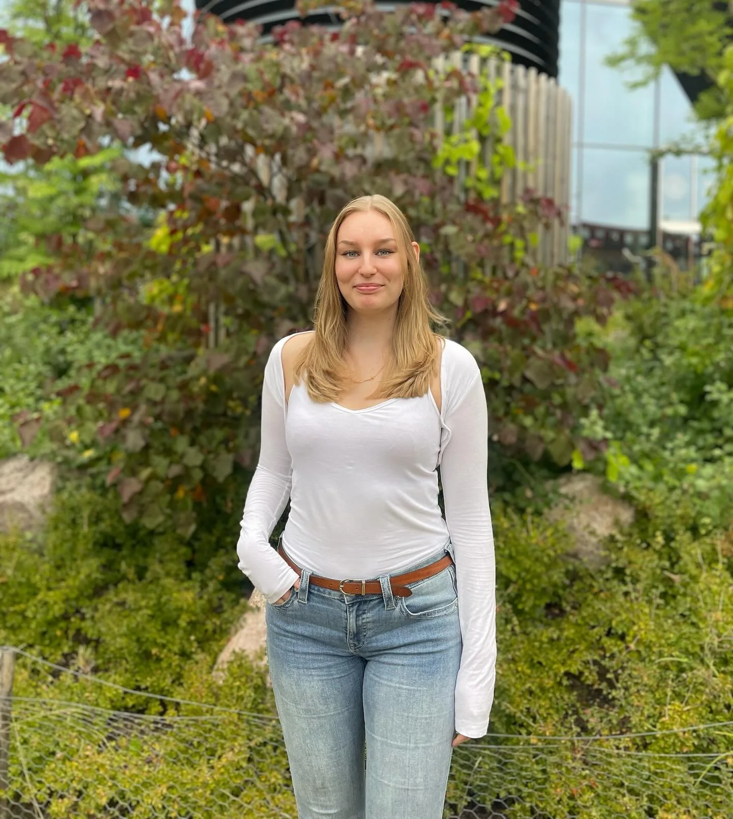 Varje dag denna veckan kommer det ut presentationer av styrelsen!🥳 Först ut är ingen mindre än vår ordförande!
Hejsan! Mitt namn är Olivia Keusch och jag går termin 5 på audionomprogrammet!
Jag sitter som