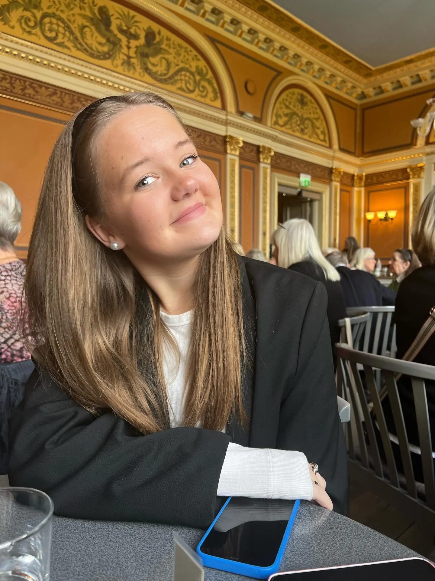 Hej!
Mitt namn &auml;r Frida jag och har posten som PR-och informationsansvarig i LAUR🤩

Som PR &auml;r det mitt ansvar att r&auml;tt information n&aring;r ut till alla logaud-studenter! 🙌 D&auml;rf&ouml;r &auml;r det jag som har hand om LAURS soci