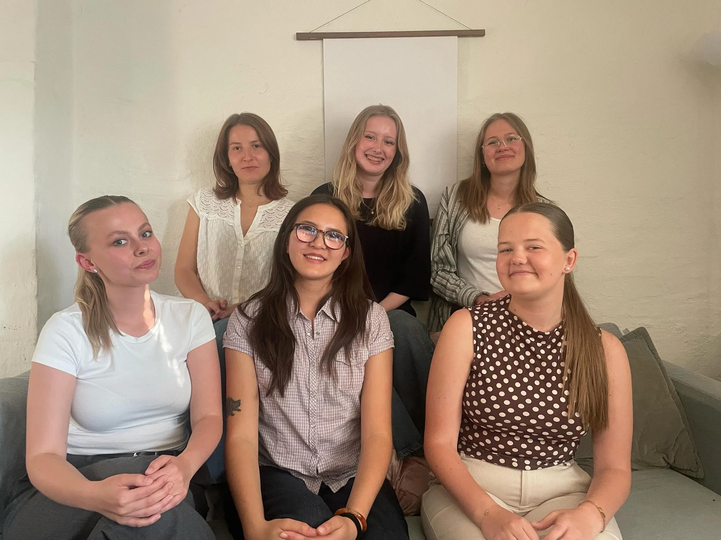 Idag har vi haft styrelse&ouml;verl&auml;mning och LAUR har f&aring;tt en ny styrelse inf&ouml;r verksamhets&aring;ret 26/27!🌟
En djupare presentation av styrelsen kommer efter sommaren men h&auml;r har vi alla medlemmarna, fr&aring;n v&auml;nster t