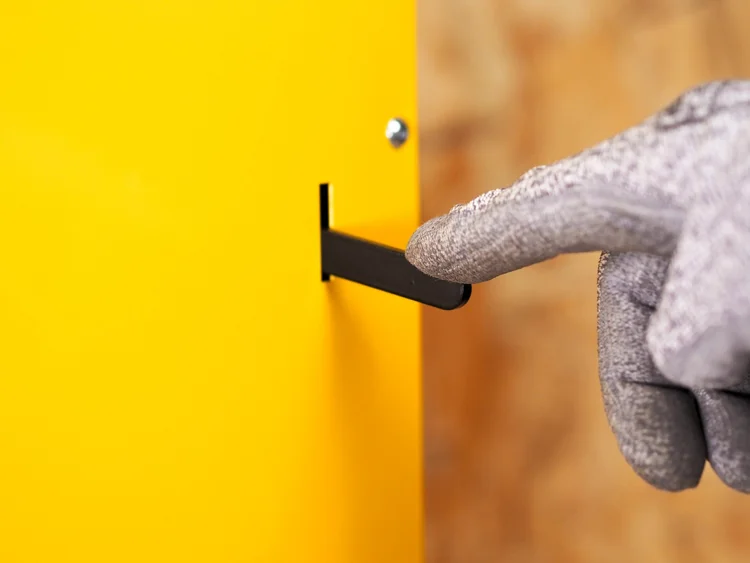 Side lever raising the IMMV2 barrel nozzle for quick mould changeover