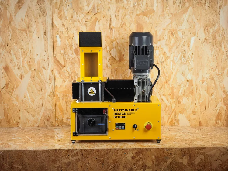 Desktop Shredder V2 cutting blades shredding rigid plastic offcuts