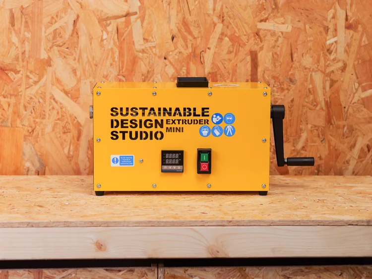 Extruder Mini V2 on a workshop bench, showing its 10 kg compact footprint