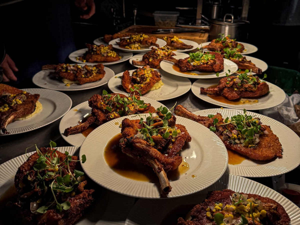 Chefs plating multiple servings during Dining Week at Restaurant Fleisch in Kødbyen, Copenhagen.
