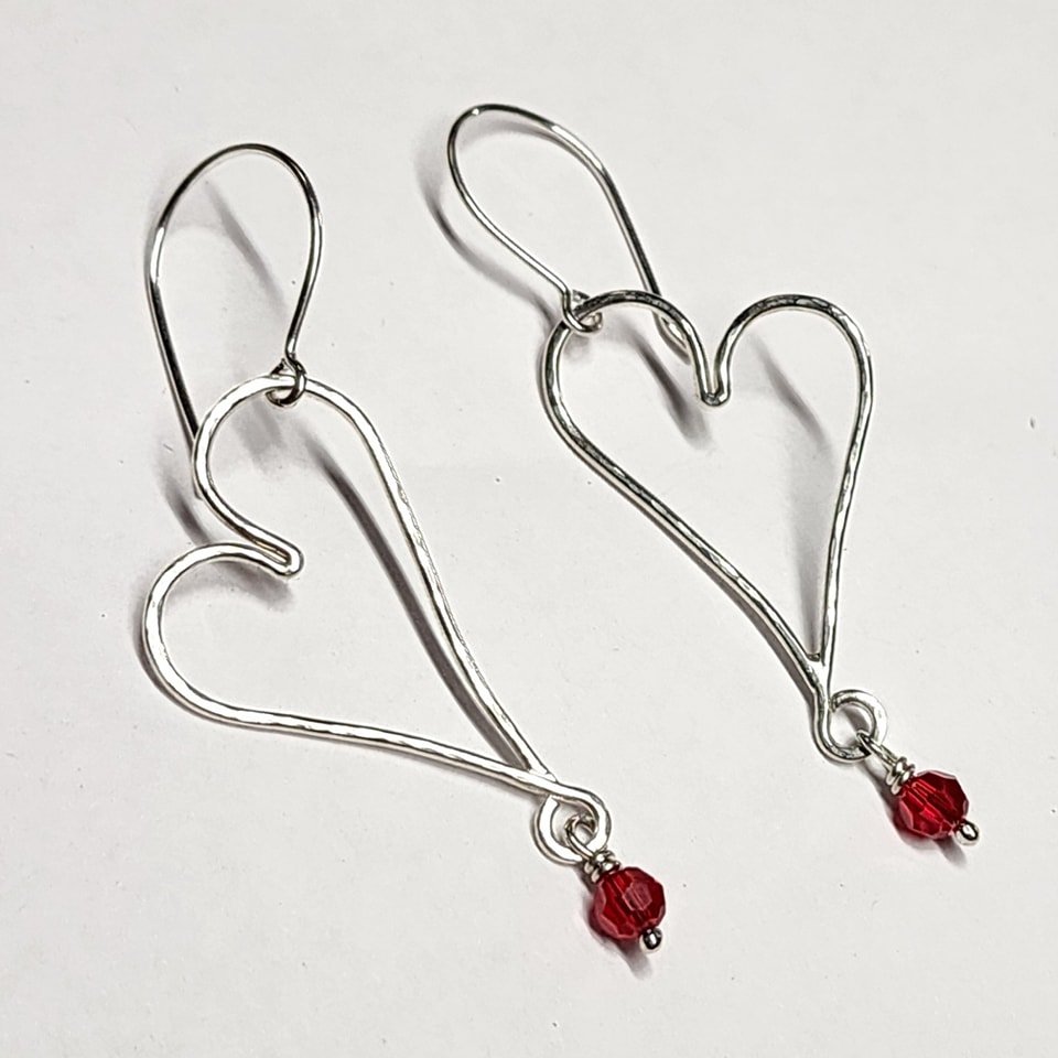 These custom-made earrings seem fitting for wishing all moms,  caretakers, keepers of protection and love a wonderful day! Mothering encompasses a wide range of giving -- here's to a bright day for all. ❣️
#happymothersday #Argentiumsilver #handmadei