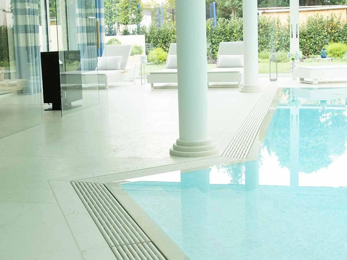 Pool, Poolumrandung