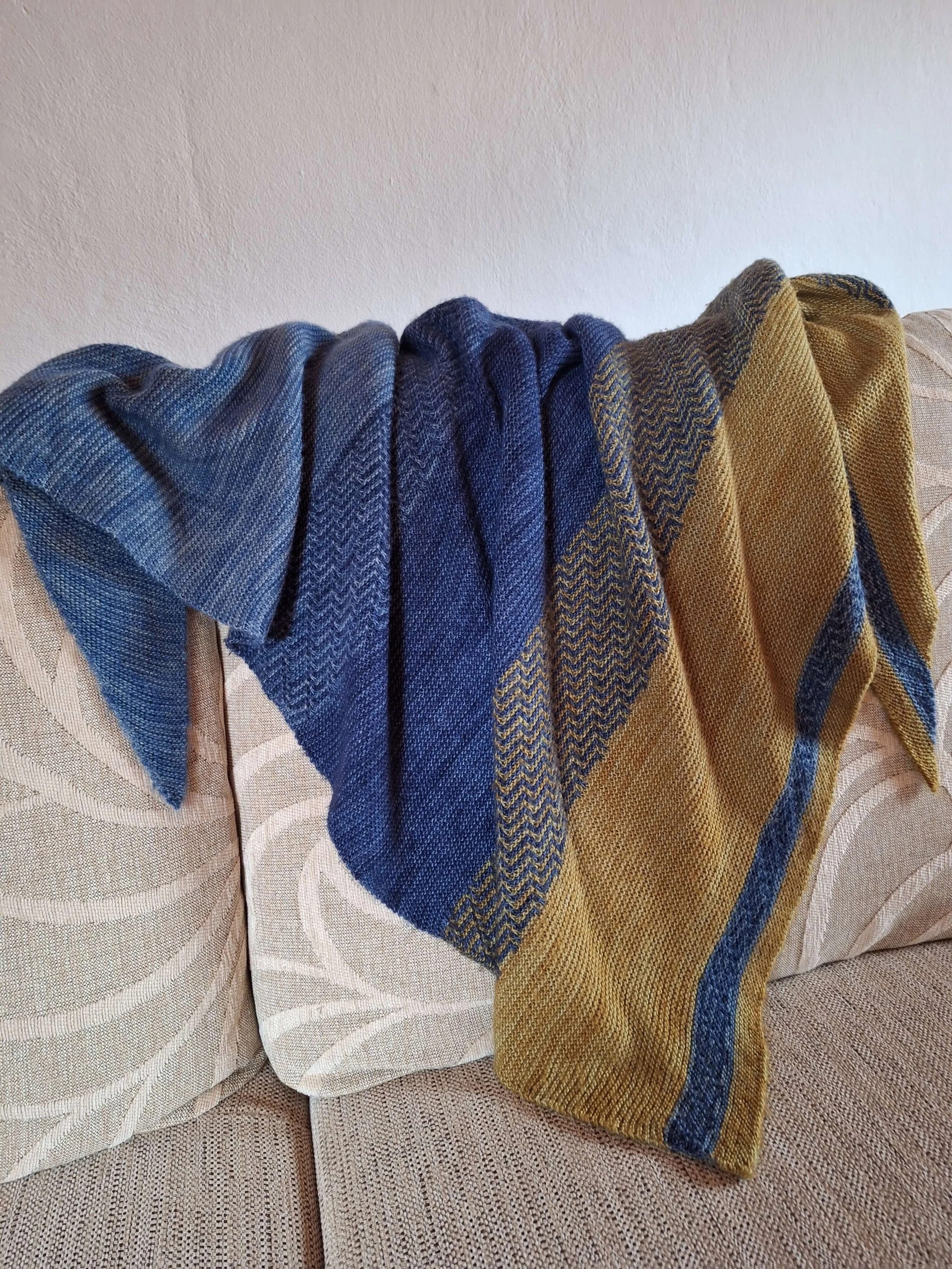 <span class="sqsrte-text-color--darkAccent">Ein Dreieckstuch mit feiner Wolle stricken</span> 