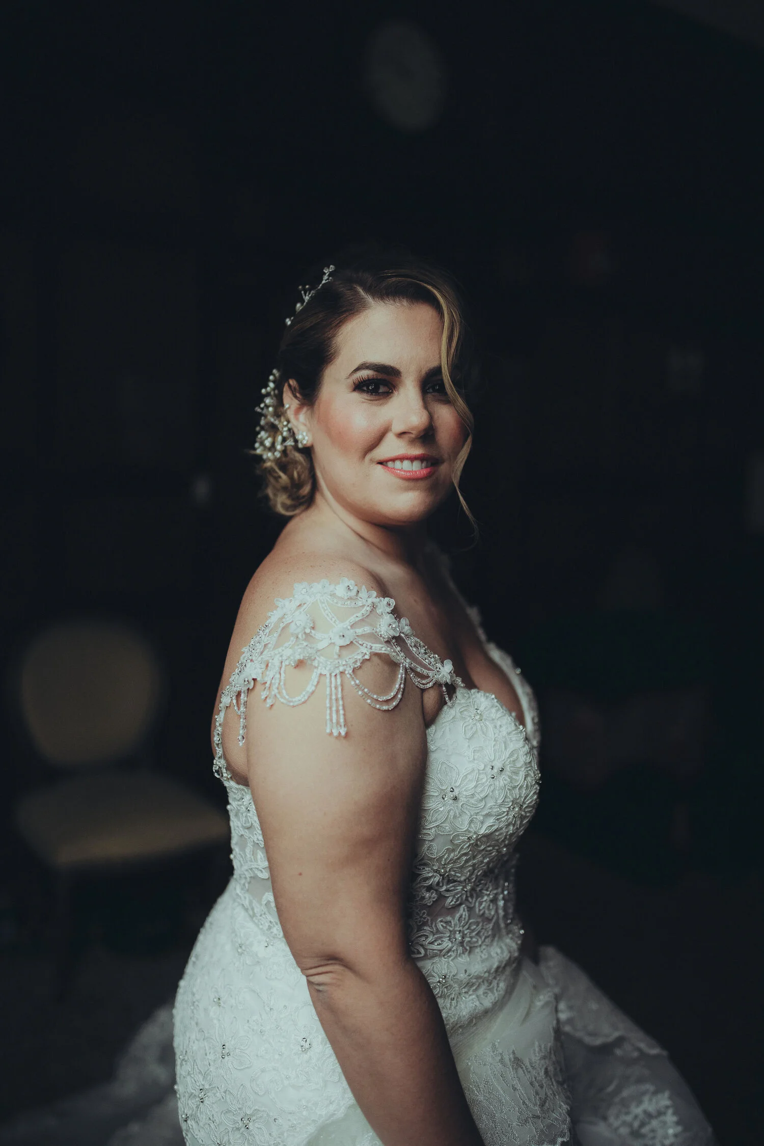 01_Lyndsey&MattWedding_LyndseyGettingReady-250.jpg