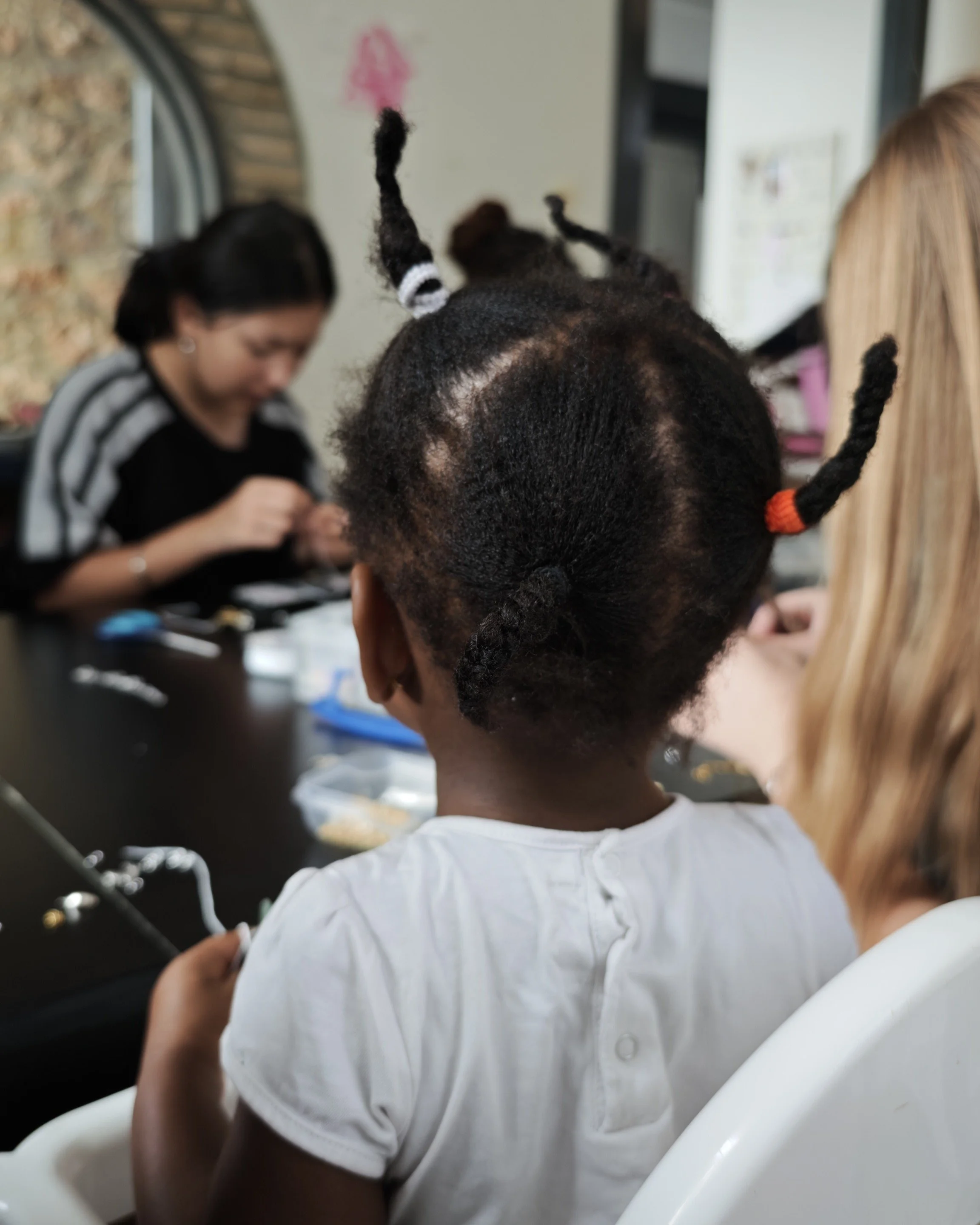 Jewelry Making with Teen Moms at Shapiro Shelter