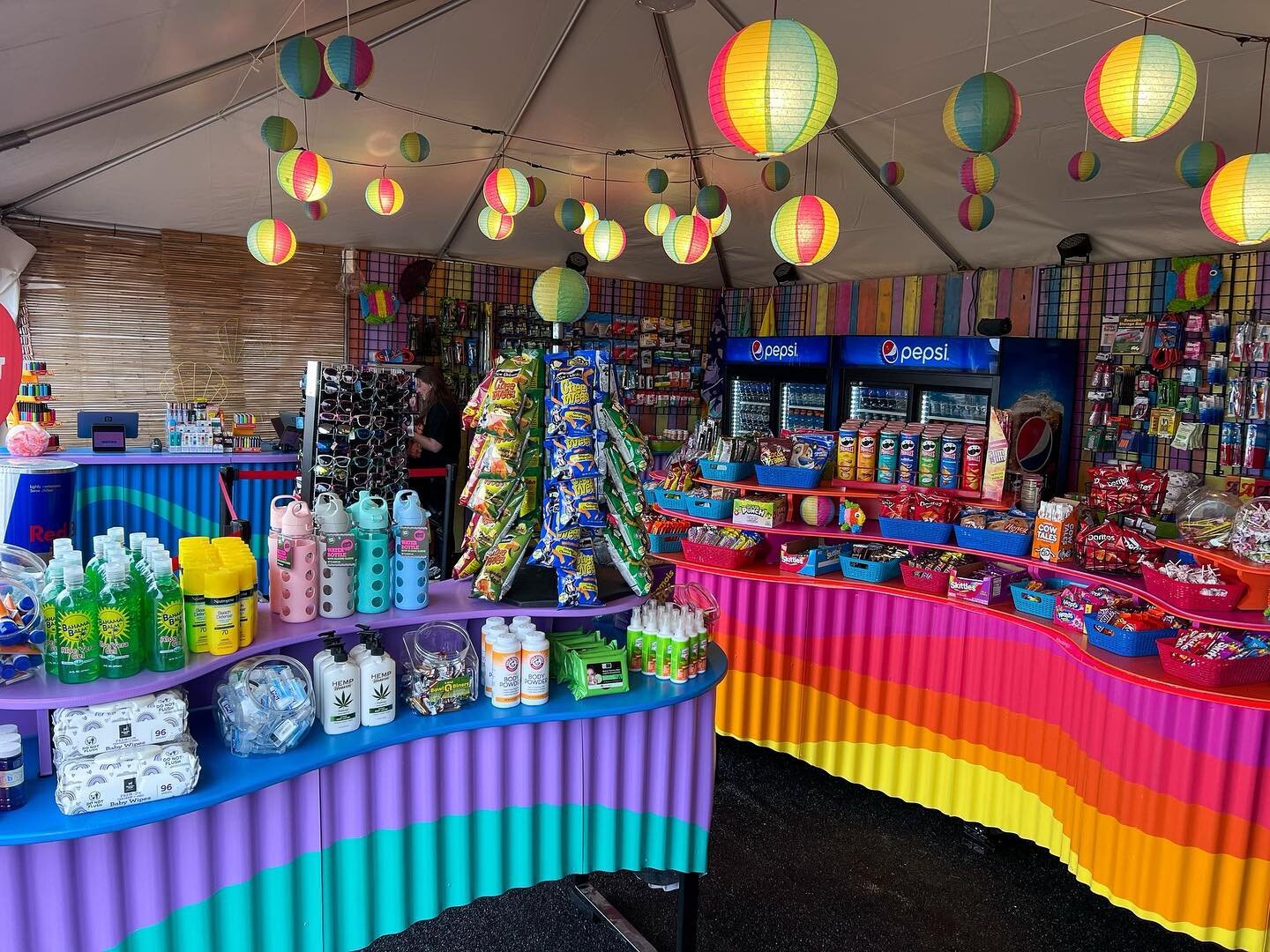 Check out this new General Store build we took part in with @festival.outfitter for @somethinginthewater music festival! Bright colors, acrylic edging and wave accents everywhere. This was a super fun one to have in the shop! 

Design by @dark.moon.d