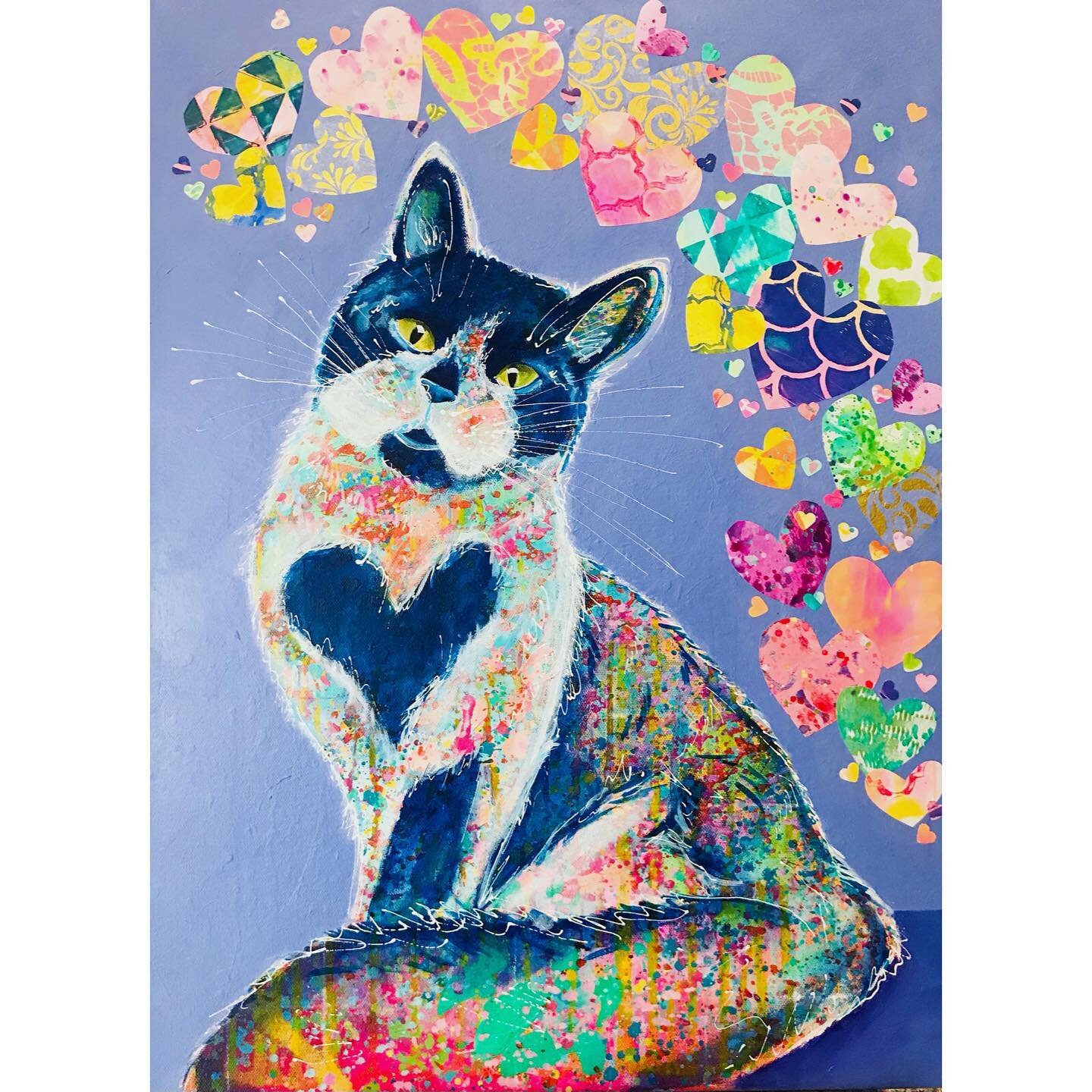 Here are some still pictures of the beautiful kitty I finished painting and made a reel of yesterday ❤️ 
In the reel you can see how I had some hearts I covered up and added the arch of paper hearts across the right side❤️ 
I was nervous covering up 