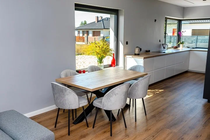 Reframing Your World with the Elegance of Vinyl Windows