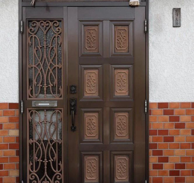 What Surprising Advantages Do Iron Doors Offer? Find Out!