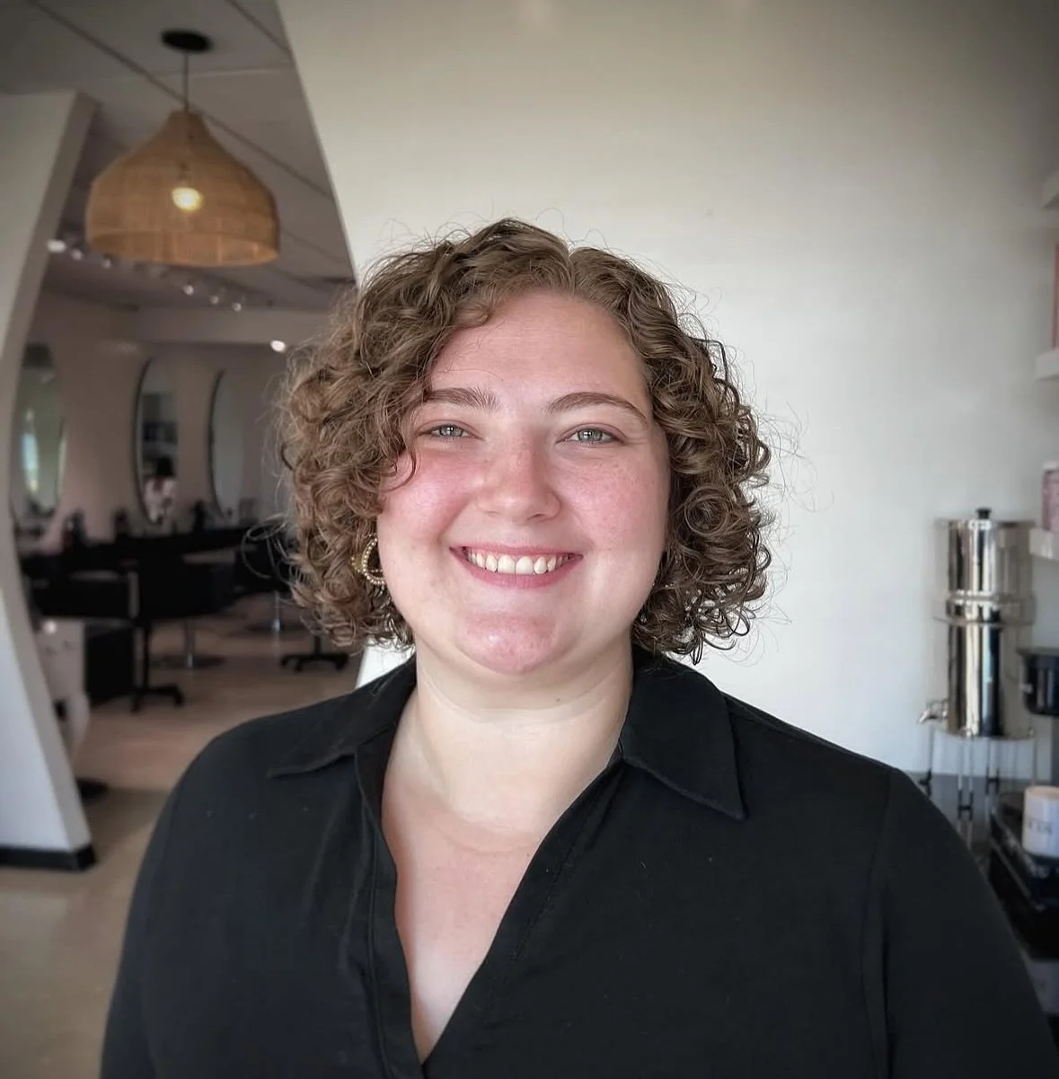 @danicuts_n_color ft another stellar ➰ curly cut