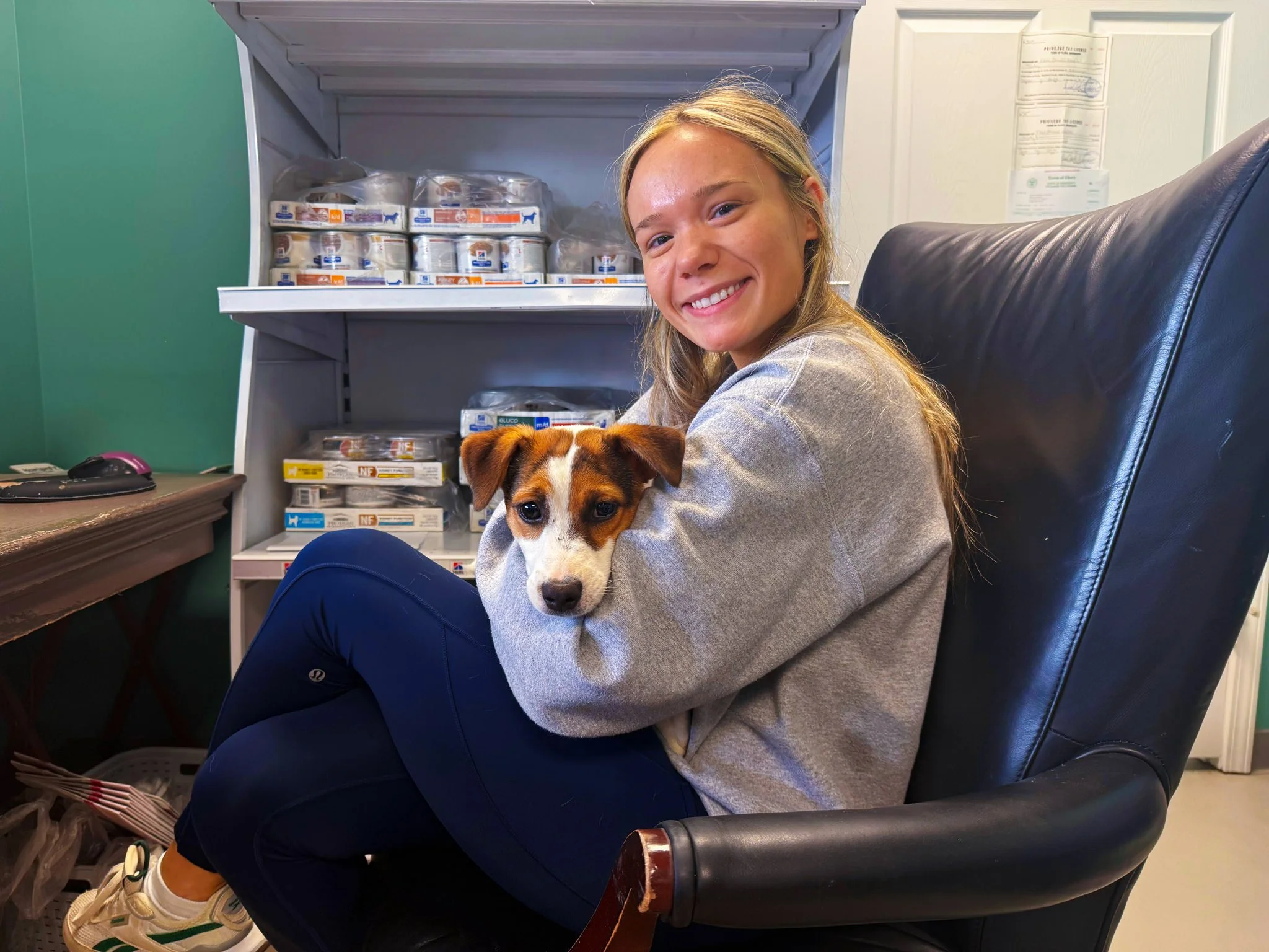 😍 All the Puppy Love. Just look at sweet Caroline with Jack. Trent is holding a hound-pit bull mix. Look at them big ole paws.