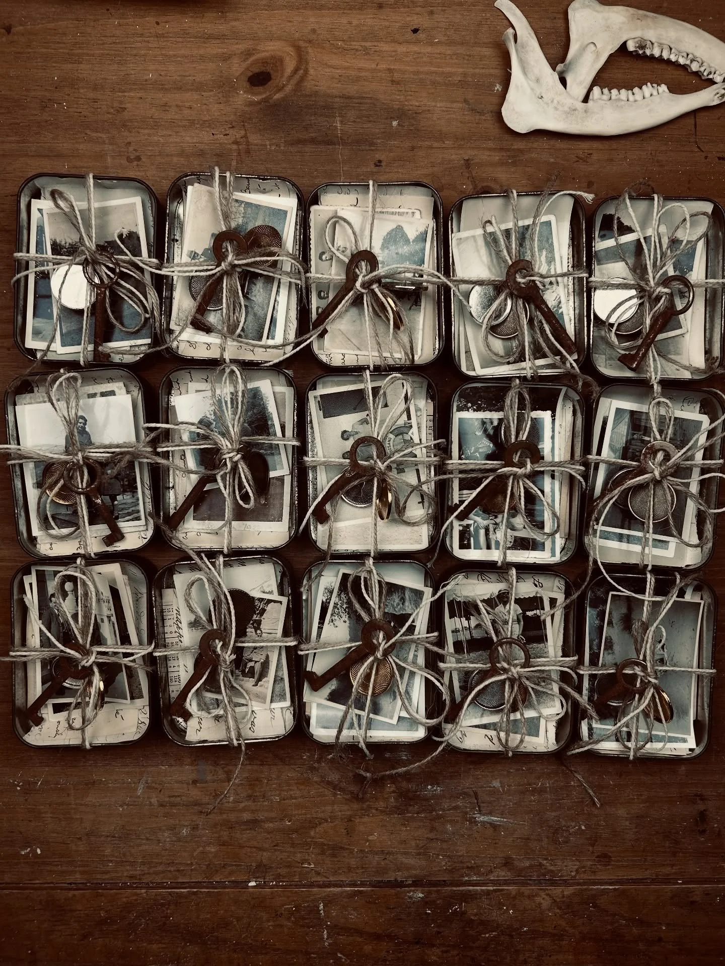 Packed and ready for our Heimweh - Homecoming Retreat in Belgium

Some beautiful treasures for the participants and a few pieces I made to decorate our space and inspire vision. 

In this mixed media retreat we rediscover our roots working in tins an