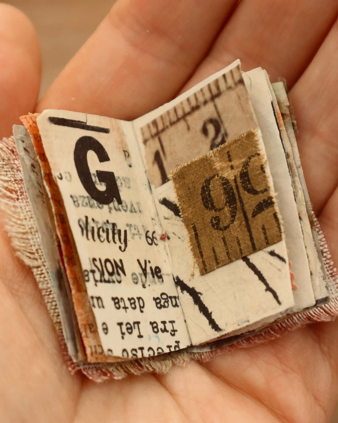 These are a few of the books that are still available in my shop after the bookmarket ❤️

Thank you to everyone who came to my stall or ordered online, I am beyond grateful to have connected with you or shared some of my work.

#jackravi
#matchbook 
