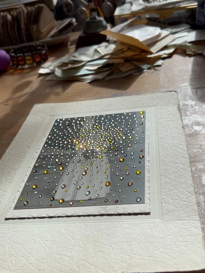 6 Safiya watched as more lights appeared, until the darkness had nowhere left to live.

#artfulmemorieschallenge
#jackravi
#vintagephotos
#crystalartwork 
#creativelife