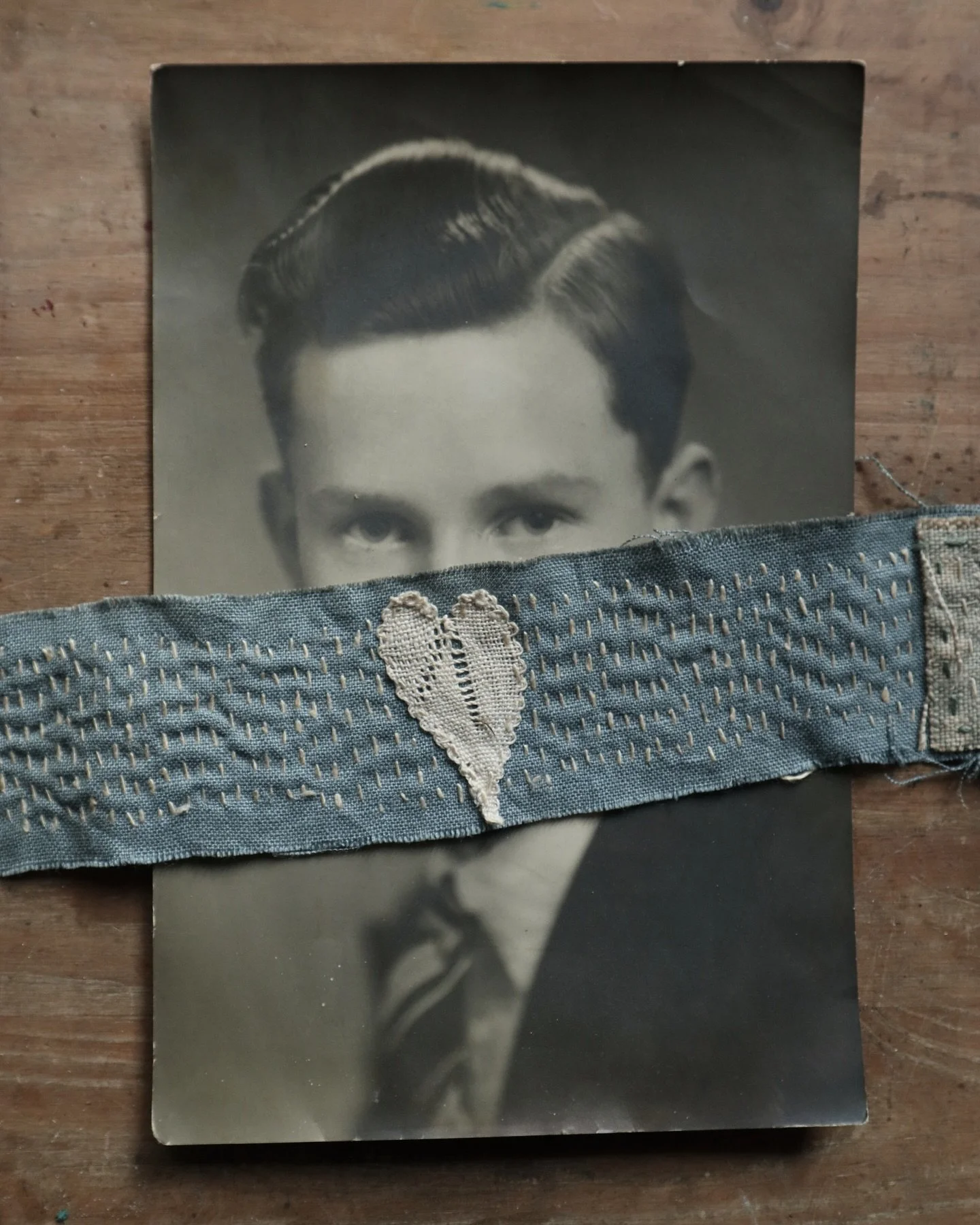 9 Farid began choosing silence, and discovered it had been waiting for him.

#artfulmemorieschallenge 
#slowstitch
#vintagephoto
#frenchlinen
#jackravi