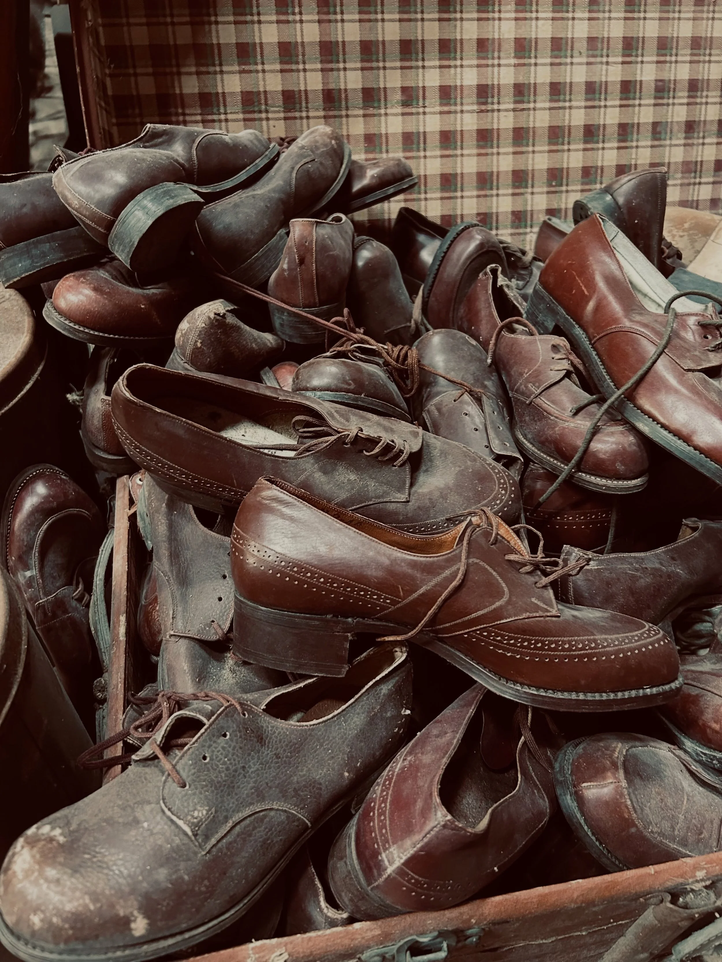 A couple of minutes from my AirBnb, I found a labyrinth of treasures. 

The word Brocante comes from brocanter, to sell second-hand items, but it can be traced further back to the Dutch brok, meaning a fragment. Which I like even better, as a gathere