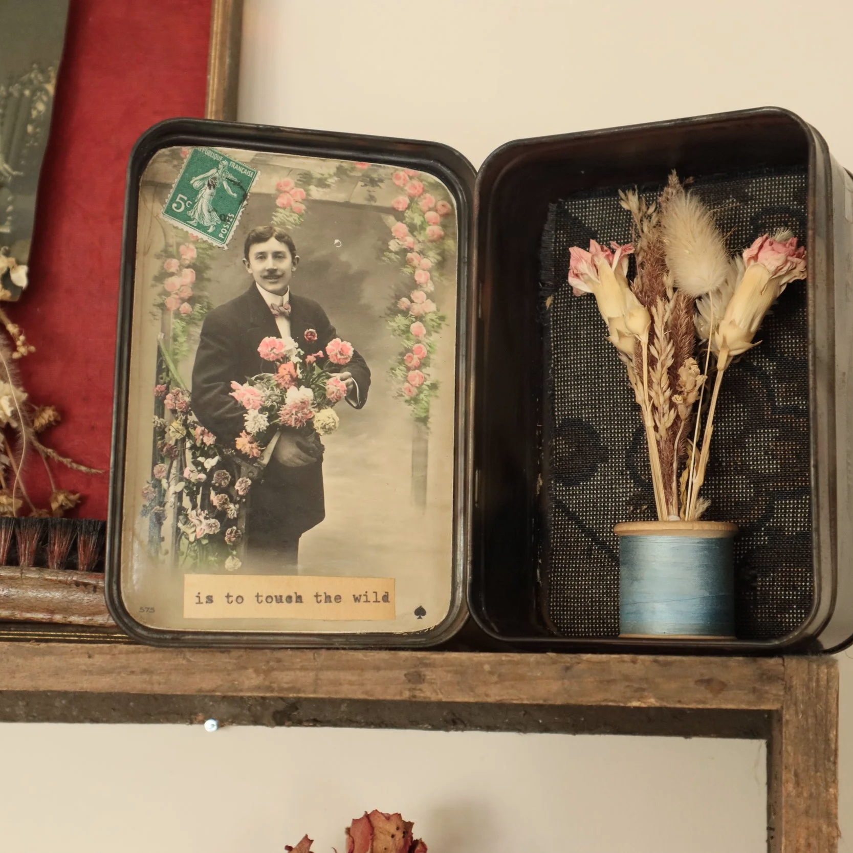 To Give a Flower - Artist Book in a Tin