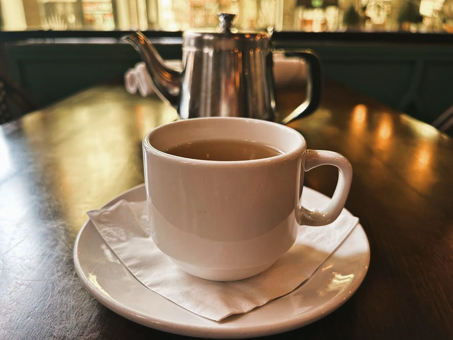 Greetings from Monroe Ward! Our teas have just landed at @barsolitarva and we could not be more excited. 😱 

In addition to our teas being used in a few of their cocktails, three of our blends (Richmond Breakfast, Crime of Passion, and Sanguine Spri