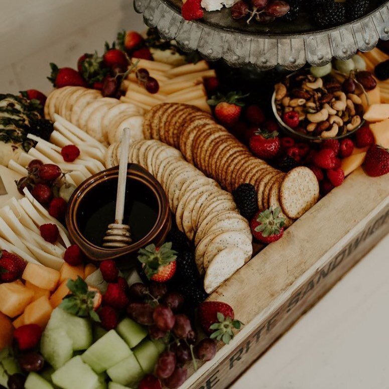 The perfect compliment to cocktail hour is a gorgeous charcuterie presentation. 👌🏻
The question is what to include. Your caterer will have several ideas, be sure to lean into them as you plan. 
.
.
.
Catering: @gadabouts_catering 
Venue: @whitecrow
