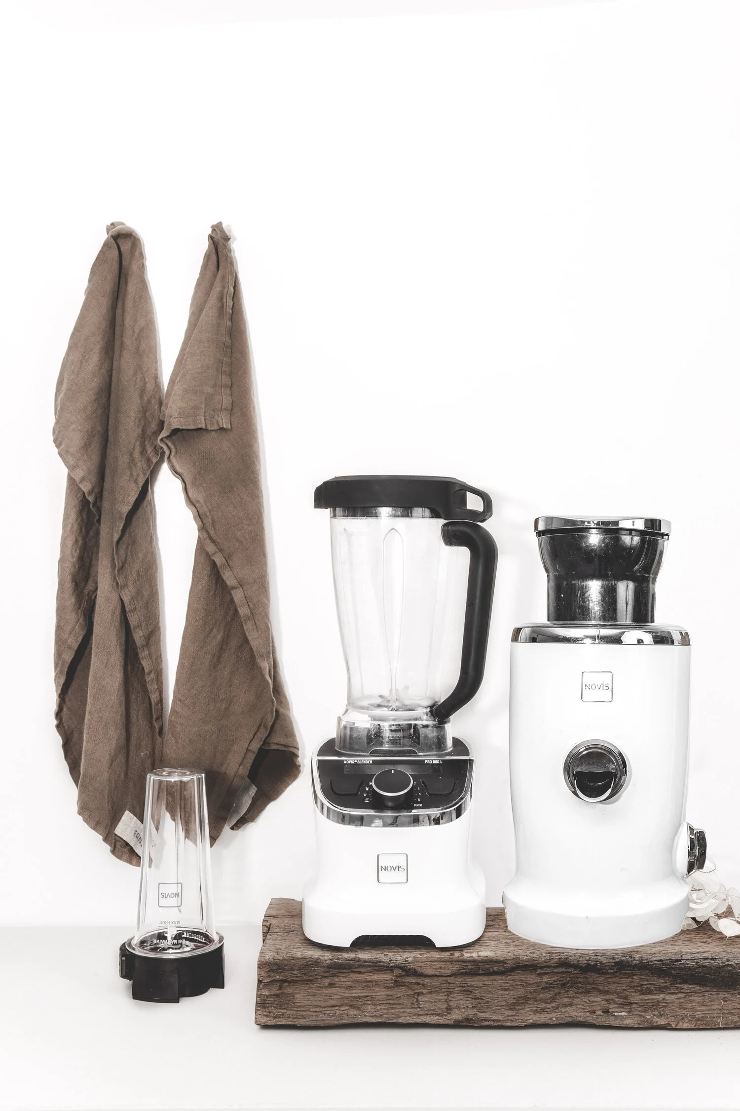 NADIA'S WHITE LINE BLENDER & JUICER SET | WEISS