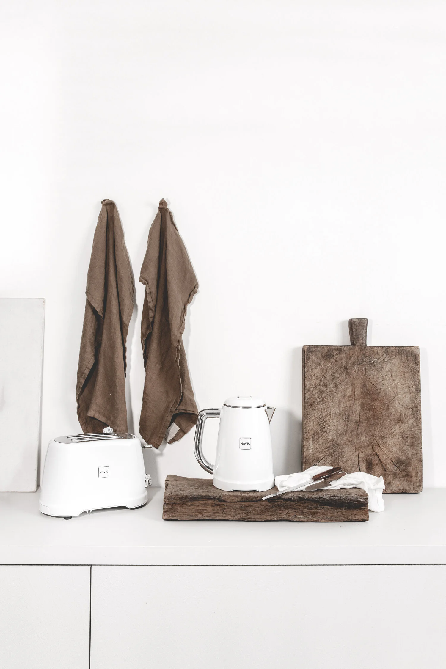 NADIA'S WHITE LINE TOASTER & WASSERKOCHER SET | WEISS