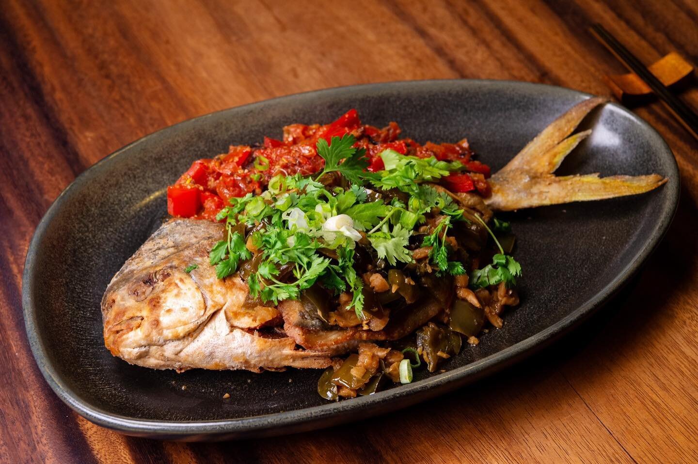 Crispy Hunan Style Pomfret - whole fish with Ginger, Scallions, Garlic and Chillies 🧧⛩