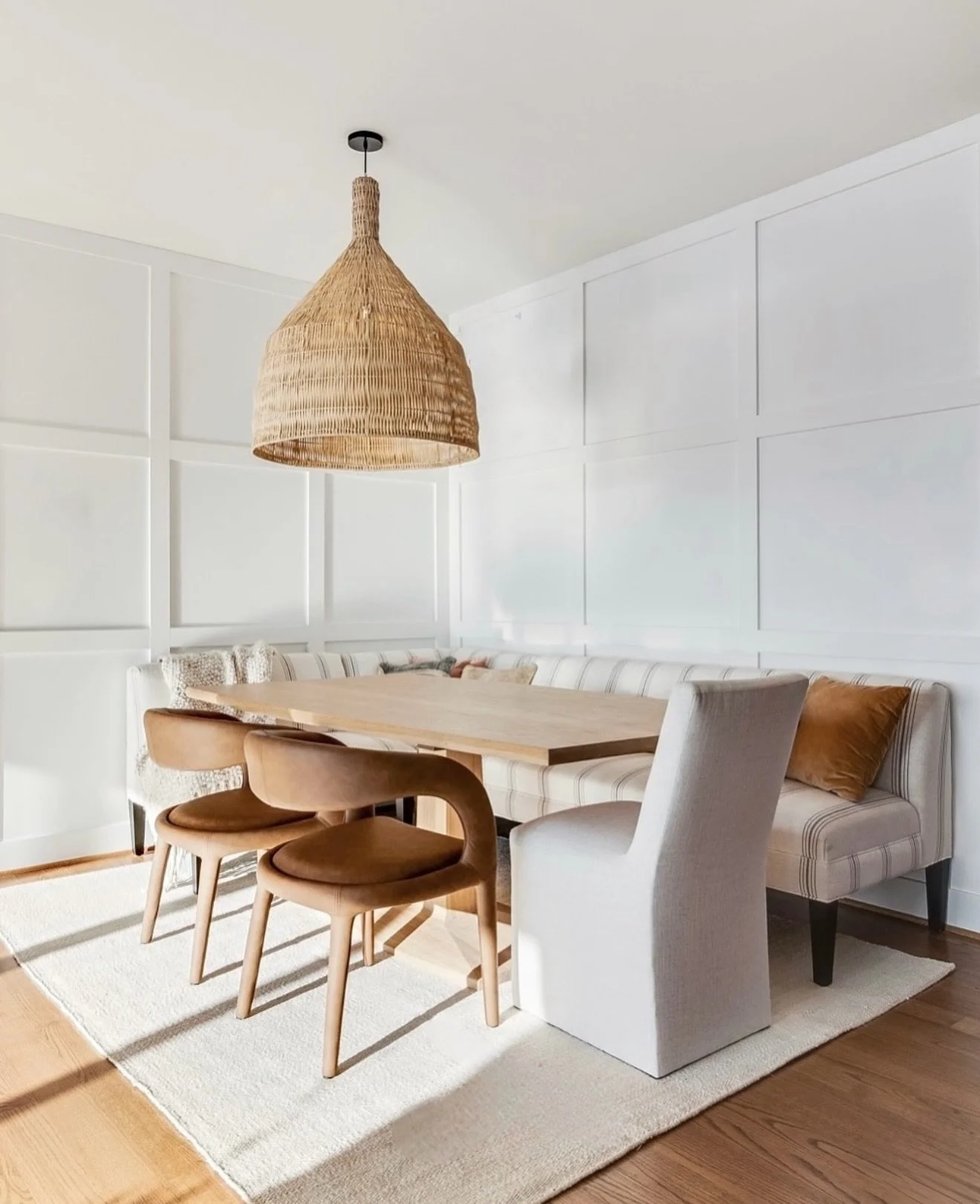 The table is set &mdash; swipe for a little Holiday cheer 🎄🕎💫 Merry Christmas Eve!

Design: @tayfuscodesign 
Custom Table: @brandon_cord_woodworks
Photography: @csrealestatephotography_