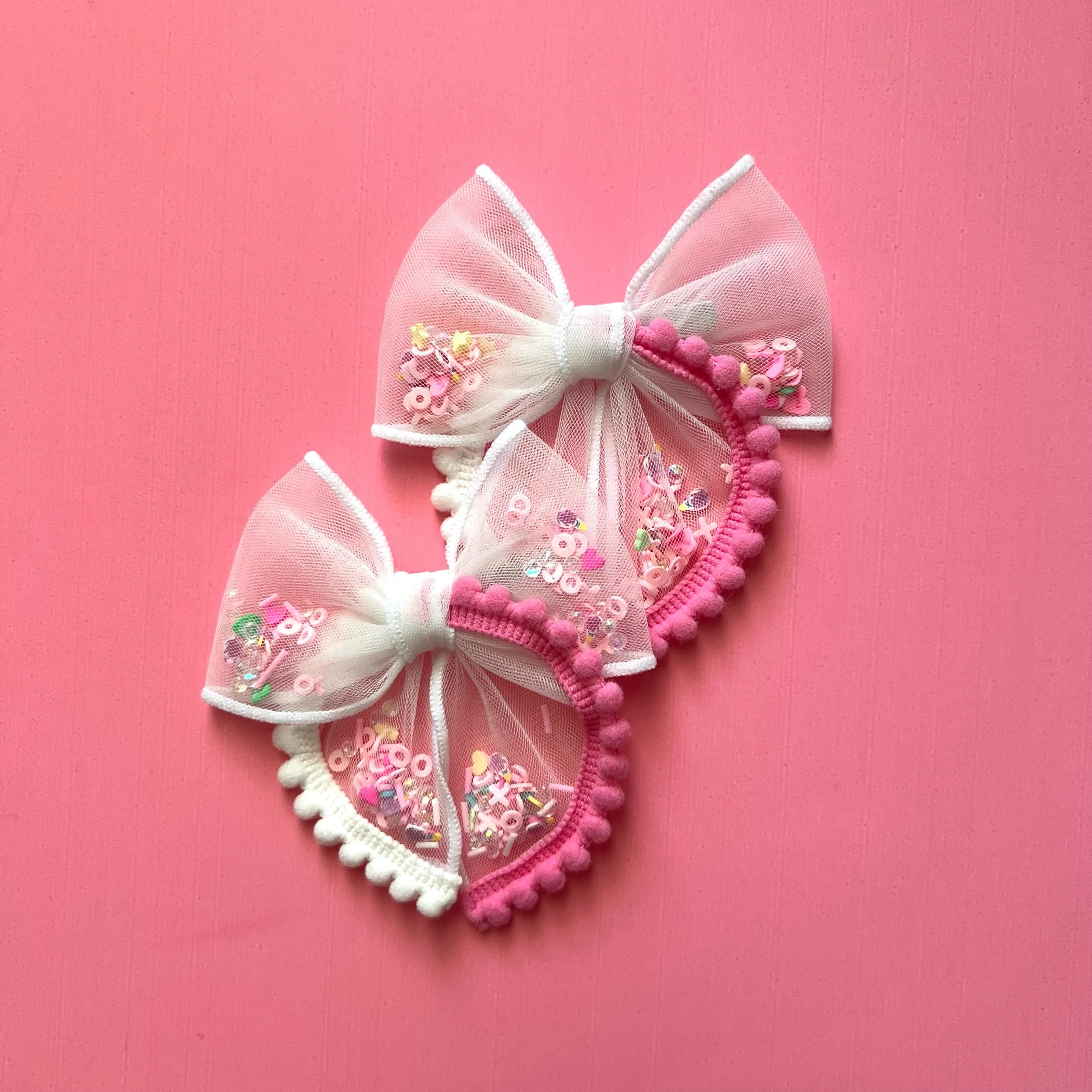 XO Pom Pom Shaker - Giant Party Bow