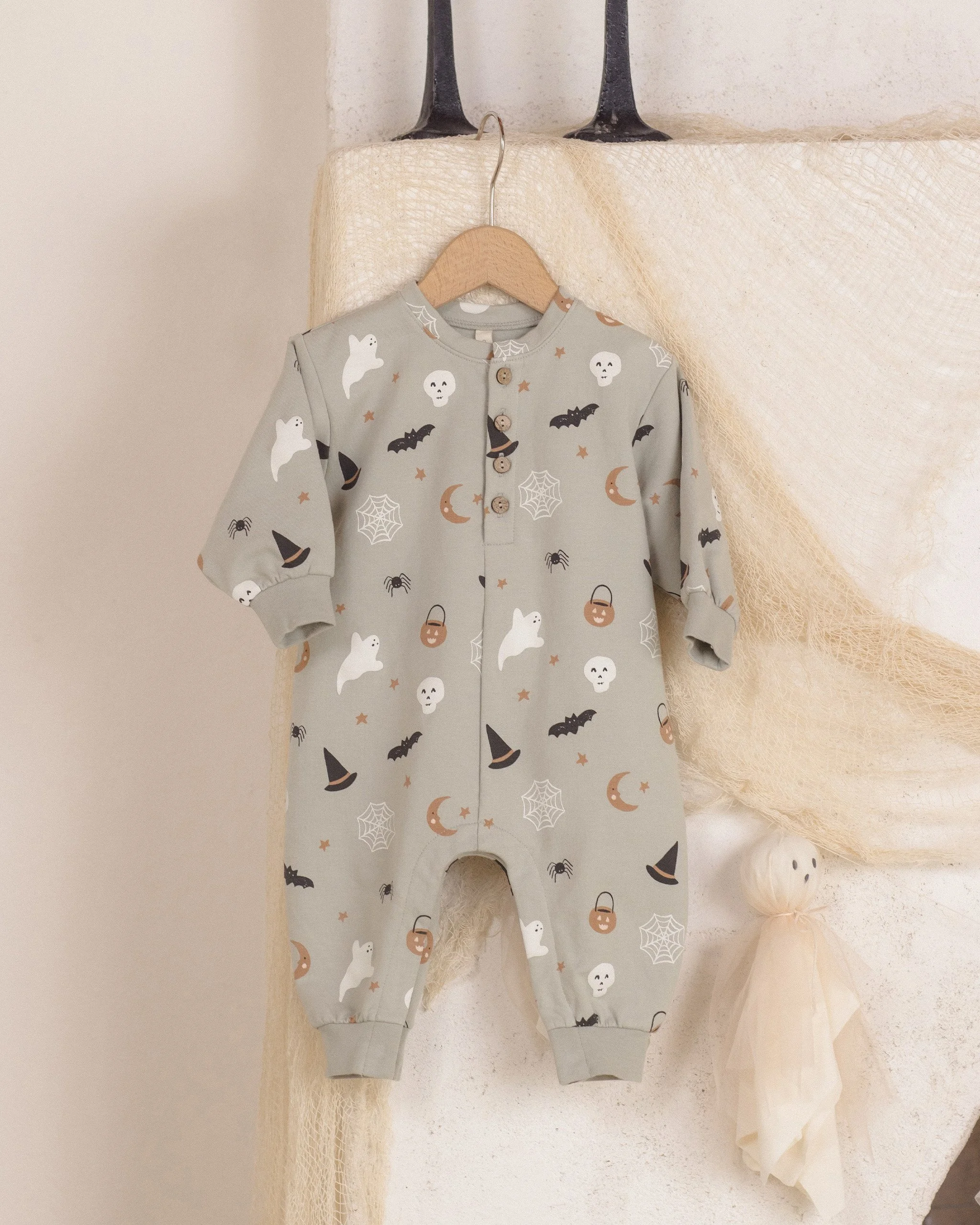 QM-AW26-HALLOWEEN-LIFESTYLE-WEB-104.jpg
