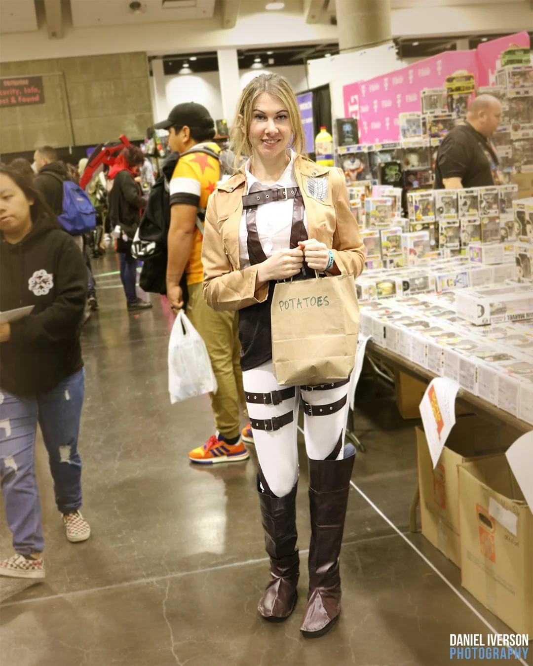 Cosplayer @a.cat.named.buttons as Sasha from Attack on Titan!!!
------------------------------------
#bayareaphotographer #sacanime #sacanimewinter #sacwinter #photoedit #cosplay #cosplayer #cosplayphotographer
#cosplayphotography #cosplayersofinstag